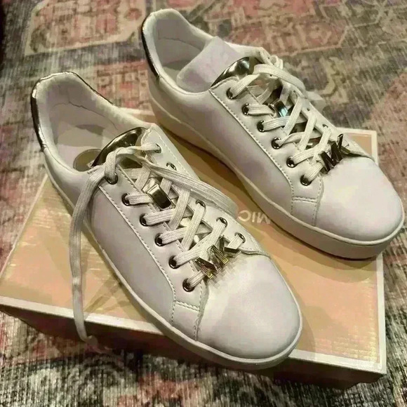 Michael Kors Poppy Sneaker - Picture 3 of 7